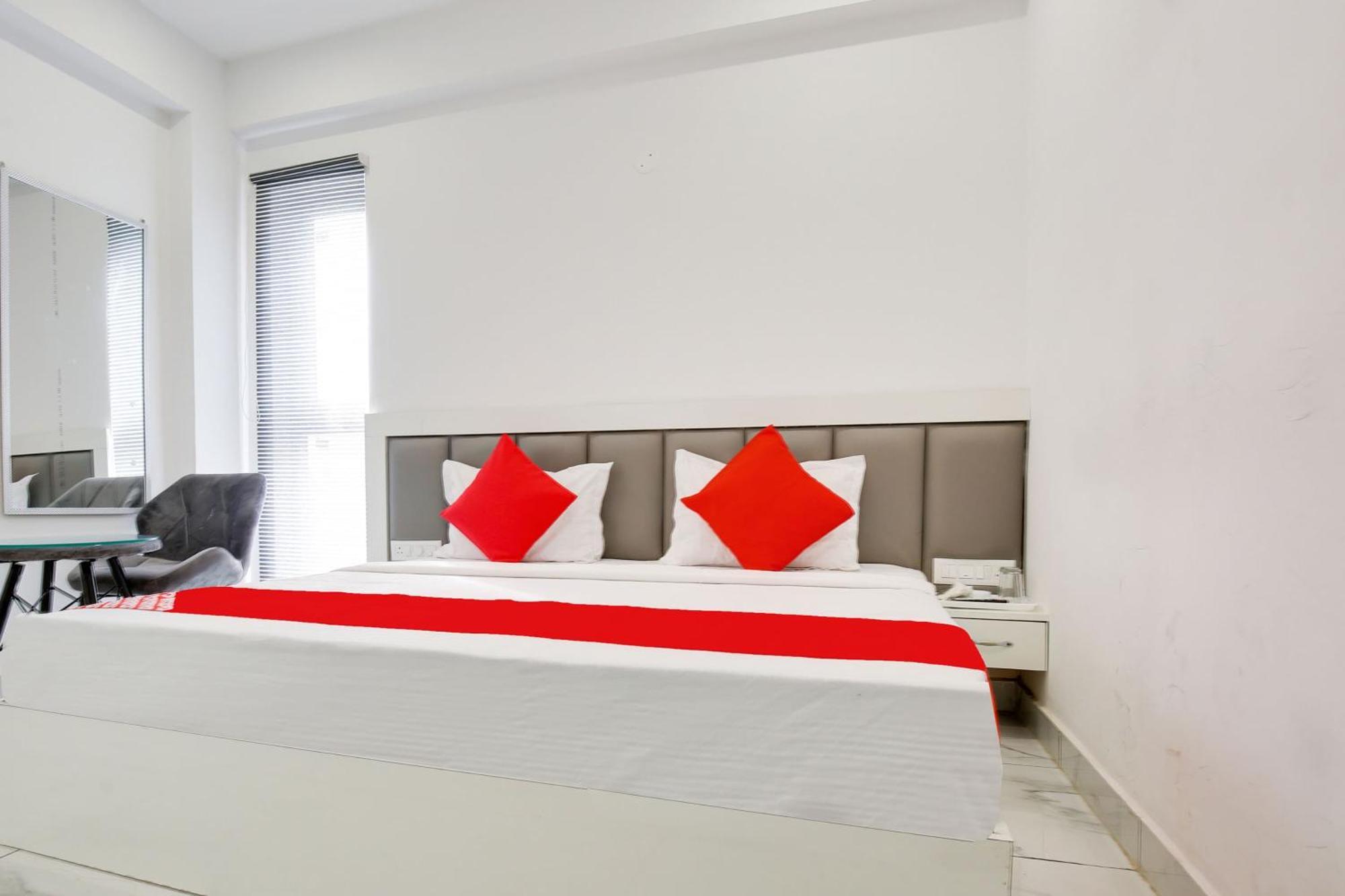 Hotel O Sky White House Ludhiana Exterior photo