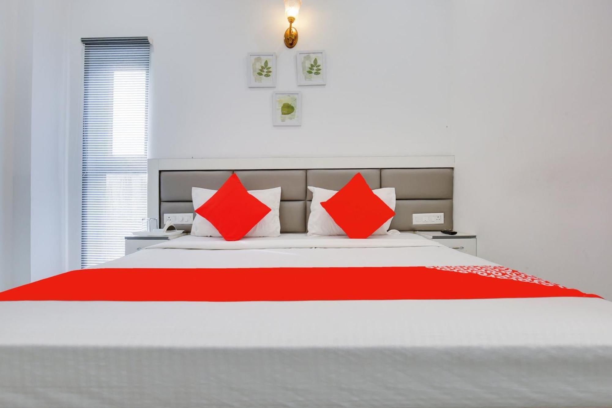 Hotel O Sky White House Ludhiana Exterior photo